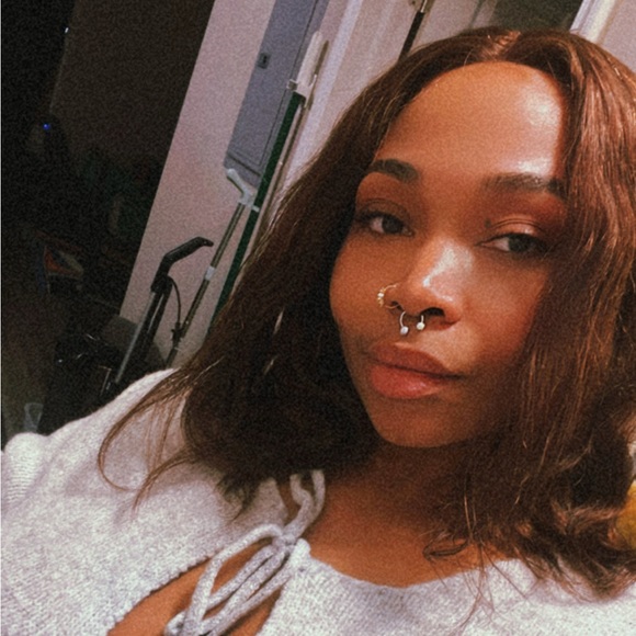 Meet your Posher, Whitney - Picture 1 of 1